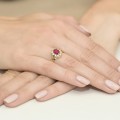 Złoty pierścionek zaręczynowy z rubinem 1,00ct