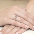 Złoty pierścionek ozdobiony diamentami i ametystem 0,50 ct