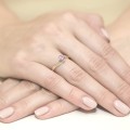 Złoty pierścionek ozdobiony diamentami i ametystem 0,50 ct