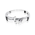 Złoty pierścionek ozdobiony diamentem 0.12 ct