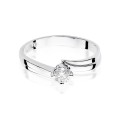 Złoty pierścionek ozdobiony diamentem 0.25 ct