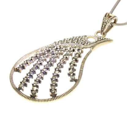 Srebrna zawieszka ozdobiona markazytami