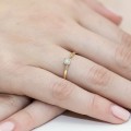 Zaręczynowy pierścionek z białego i żółtego złota ozdobiony brylantem 0,10ct