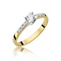 Złoty piuerścionek ozdobiony diamentami 0.37 ct