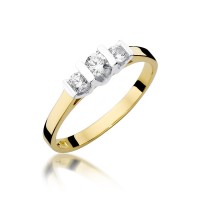 Złoty pierścionek zaręczynowy ozdobiony brylantami 0.31 ct