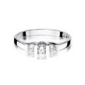 Złoty pierścionek ozdobiony brylantami 0.31 ct