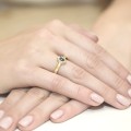 Pierścionek białe żółte złoto z szafirem 0,70ct i brylantami