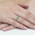 Pierścionek z trzema kamieniami białe złoto z topazem 0.70ct