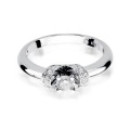 Złoty pierścionek ozdobiony diamentami 0,33ct