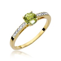 Złoty pierścionek zaręczynowy ozdobiony diamentami i oliwinem 0,60 ct