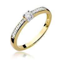 Złoty pierścionek zaręczynowy ozdobiony diamentami 0,13ct