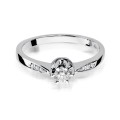 Złoty pierścionek ozdobiony diamentami 0.25 ct