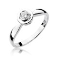 Złoty pierścionek ozdobiony diamentem 0,15 ct