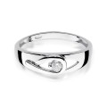 Złoty pierścionek ozdobiony diamentami 0,12 ct