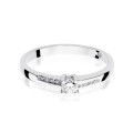 Złoty pierścionek ozdobiony diamentami 0,19 ct