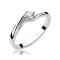 Złoty pierścionek ozdobiony diamentami 0,19 ct