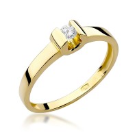 Złoty pierścionek zaręczynowy ozdobiony diamentem 0,08 ct