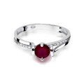 Złoty pierścionek ozdobiony diamentami i granatem 0.60 ct