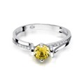 Złoty pierścionek ozdobiony diamentami i cytrynem 0.50 ct