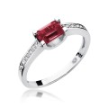 Złoty pierścionek ozdobiony diamentami i rubinem 0.80 ct