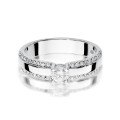 Złoty pierścionek ozdobiony diamentami 0,45 ct