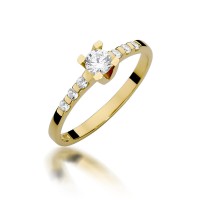 Złoty pierścionek zaręczynowy ozdobiony diamentami 0.37 ct
