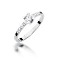 Złoty pierścionek ozdobiony diamentami 0.37 ct