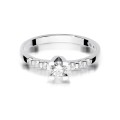 Złoty pierścionek ozdobiony diamentami 0.37 ct