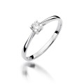 Złoty pierścionek ozdobiony diamencikiem 0.15 ct