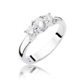 Złoty pierścionek ozdobiony 3 diamentami 0.49 ct