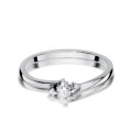 Złoty pierścionek ozdobiony diamentem 0,12 ct