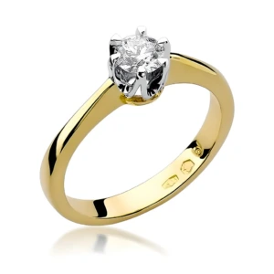 Złoty pierścionek ozdobiony 0.30 ct