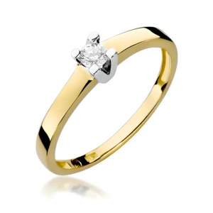 Złoty pierścionek ozdobiony diamentem 0,12 ct